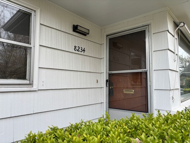 Building Photo - FEWEK01