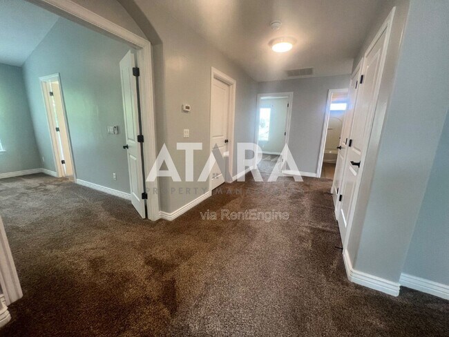 Building Photo - 13571 S Buckeye View Way