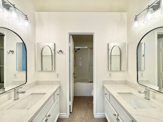 Building Photo - Beautiful 2Bd/2Ba Available In Aliso Viejo!