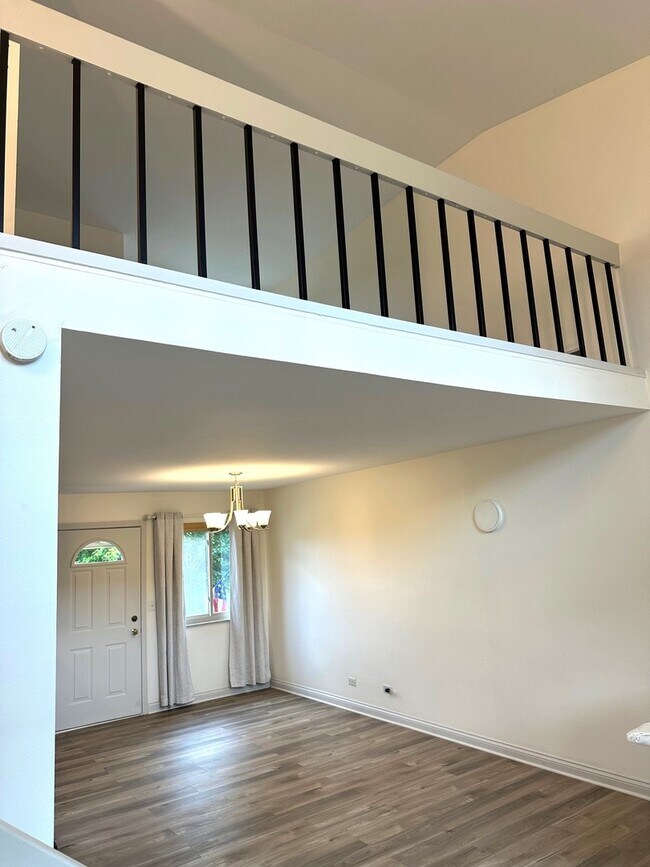 Building Photo - 615 Verde Dr