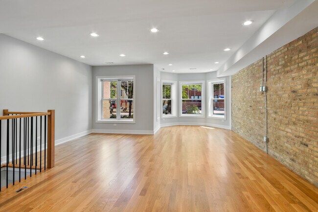 Building Photo - 4626 N Ashland Ave