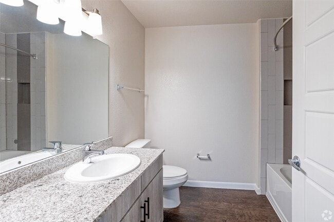 Building Photo - 3300 Oak Creek Dr