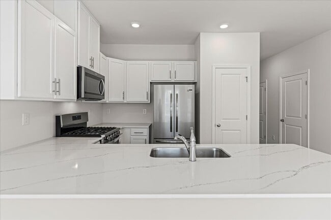 Building Photo - 27 Whaler Dr