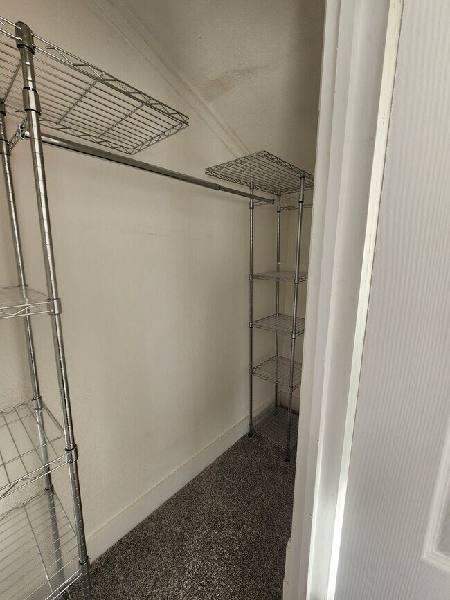 Building Photo - Beautiful 2 Bedroom home with all of the amenities