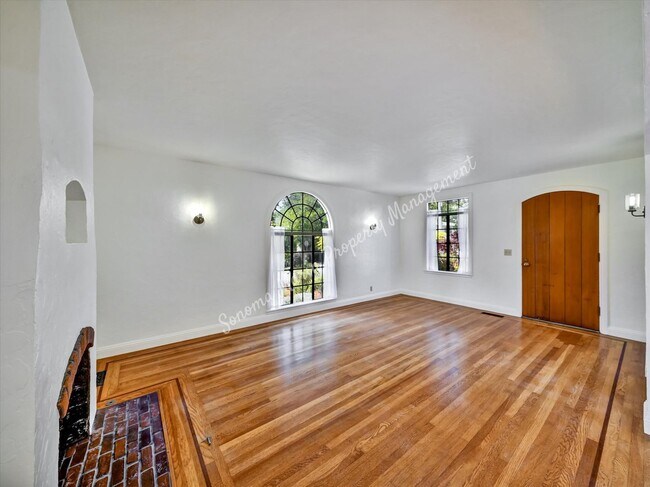 Building Photo - 81 Elm Ave