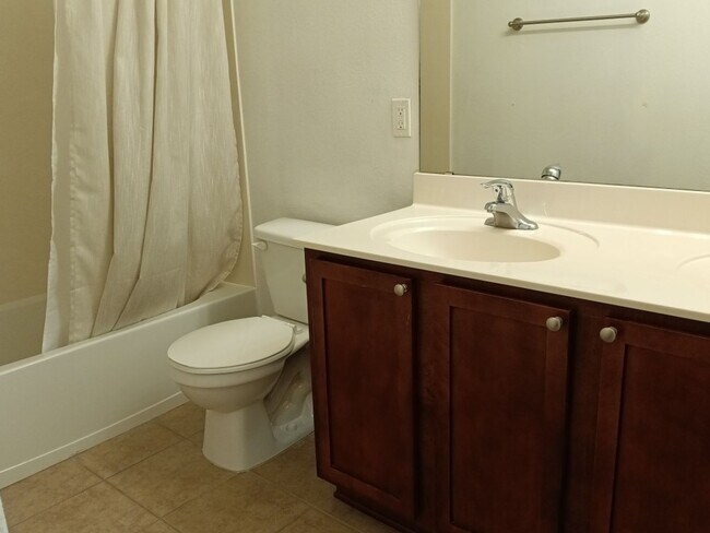 Building Photo - 3 Bedroom, 2.5 Bathroom Home! Schedule a Showing Today!