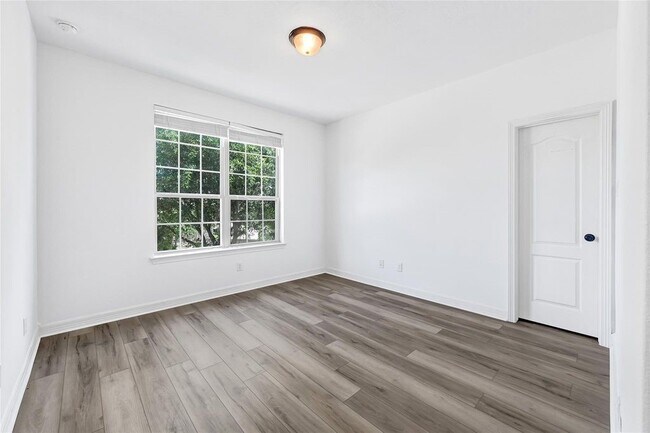 Building Photo - 27915 Genesis Manor Ln