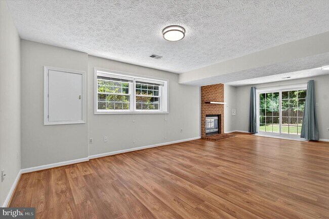 Building Photo - 8405 Overlook St