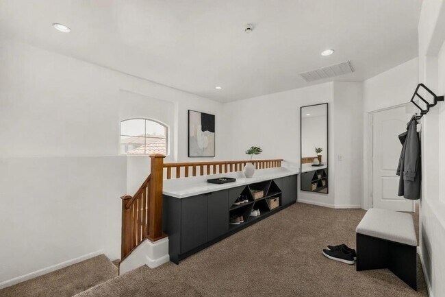 Building Photo - 918 W Windsong Dr