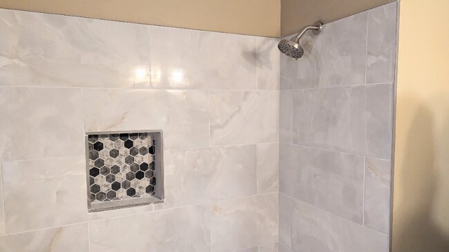 Building Photo - 5042 Mardel Ave