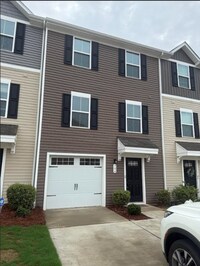 Building Photo - A cozy home with 3 bedrooms and 3 full bat...