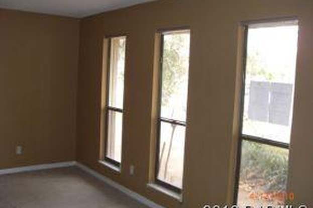 Building Photo - 2904 Sabal Palm Dr