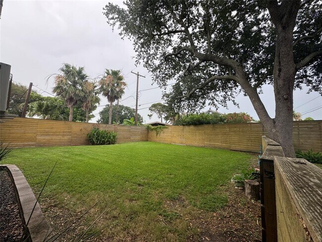 Building Photo - 1310 Harbor View Dr