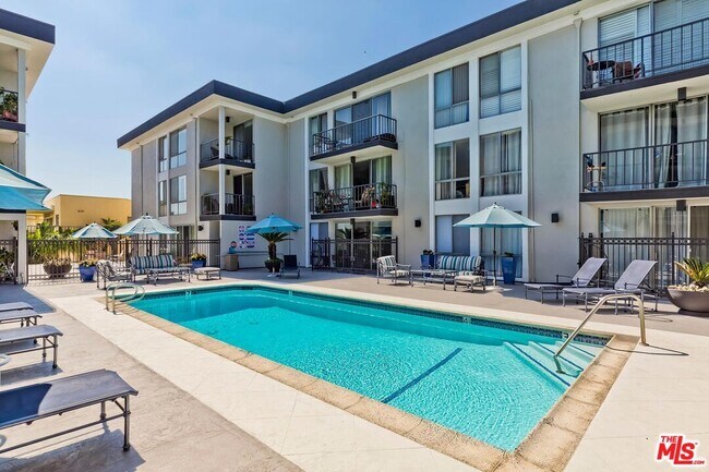 Building Photo - 1351 N Crescent Heights Blvd