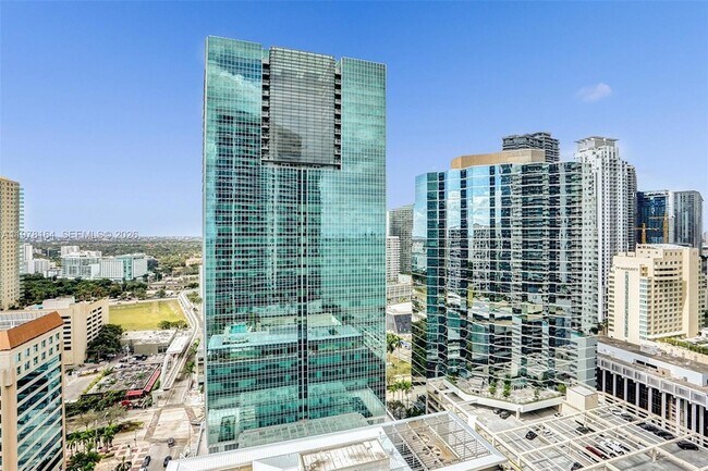 Building Photo - 1300 Brickell Bay Dr