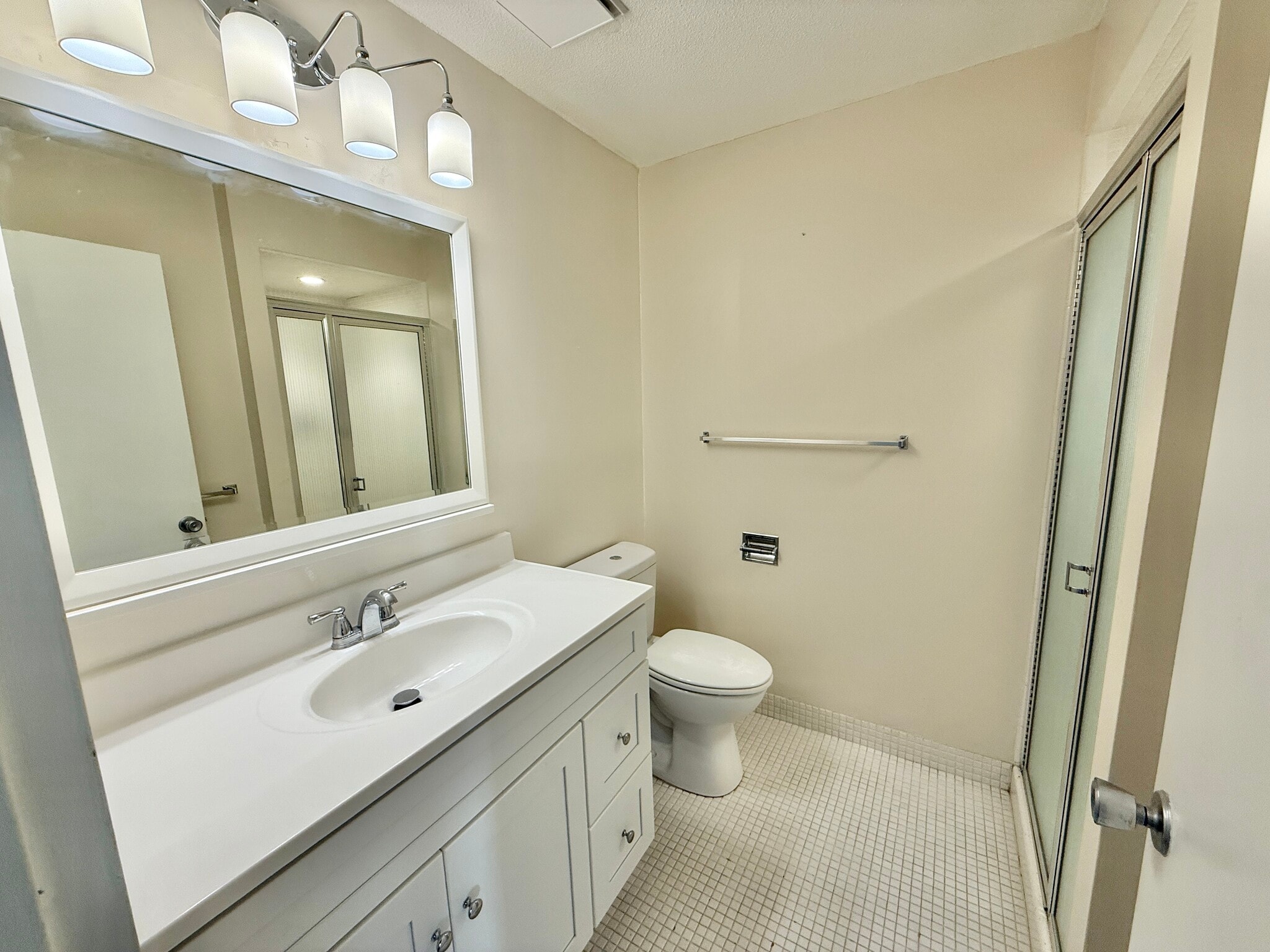 Building Photo - 1006 Paradise Rd