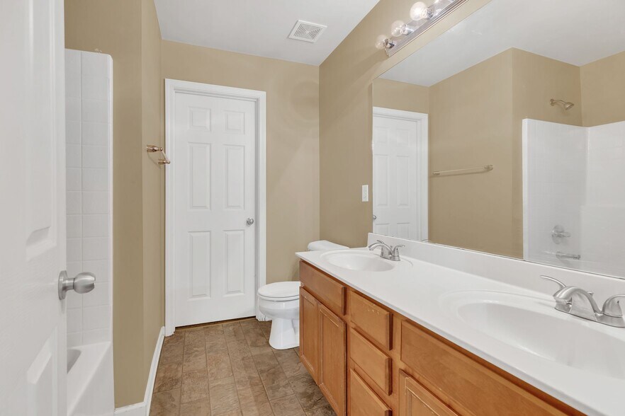 Building Photo - 1382 Rural Hill Rd