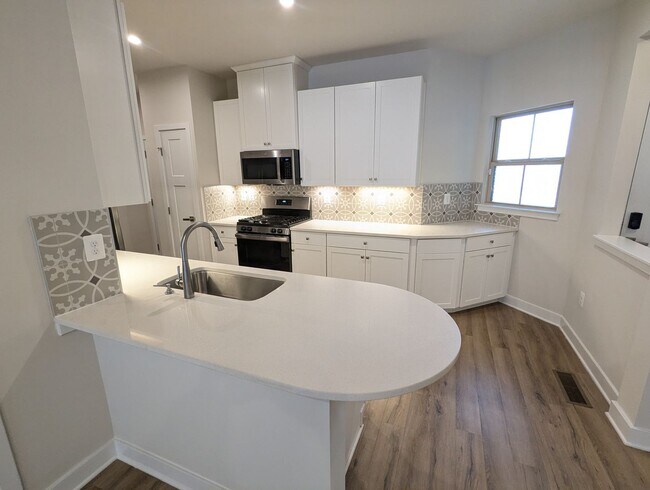 Building Photo - Stunning villa in the Harrison Terrace com...