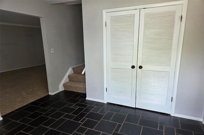 Building Photo - 515 Hobnail Cir