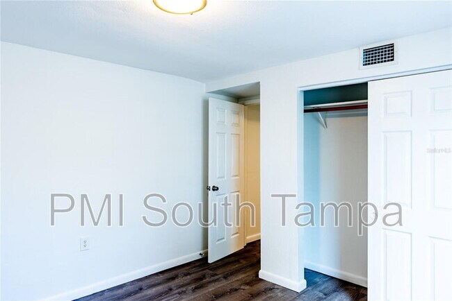 Building Photo - 3402 W Van Buren Dr