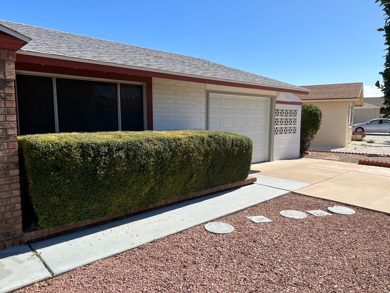 Building Photo - 10946 W Canterbury Dr