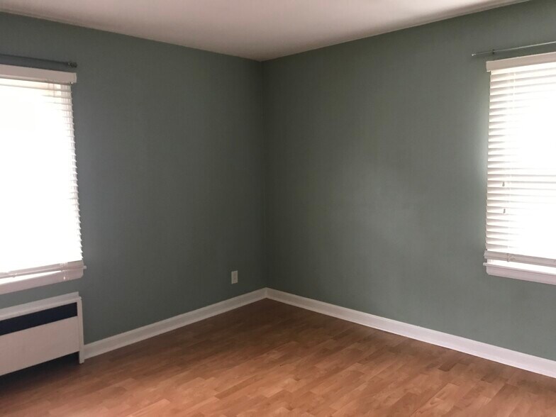 Second Bedroom (same size) - 303 W Stanage Ave