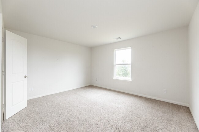 Building Photo - 541 Amberwood Pk Dr