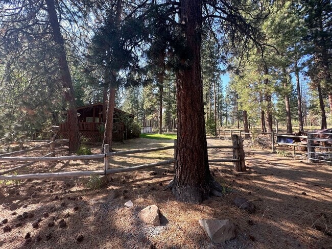 Building Photo - 2659 OR-422