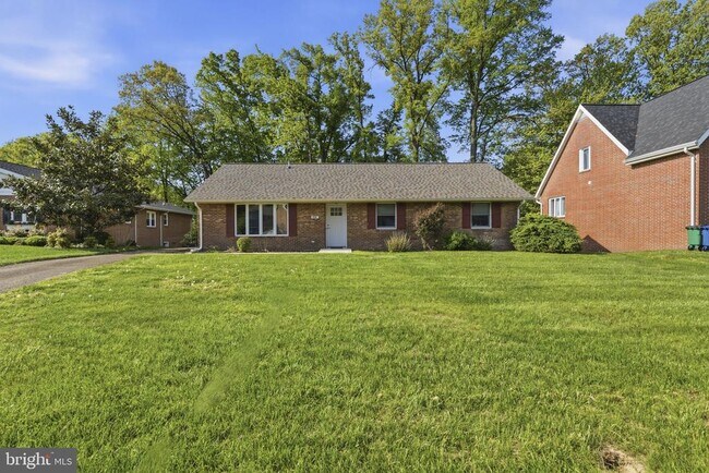 Building Photo - 638 Westwood Dr