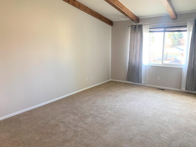 Building Photo - 3201 Wedgewood Ct