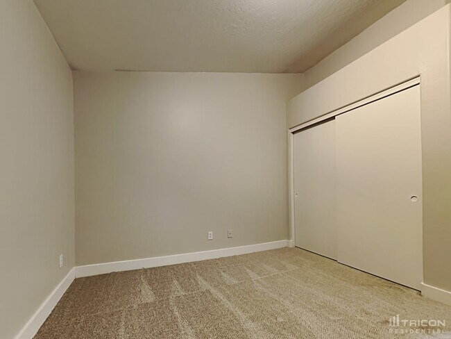 Building Photo - 9126 W Serrano St