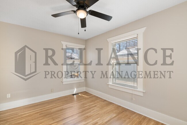 Building Photo - 410 S Estelle St