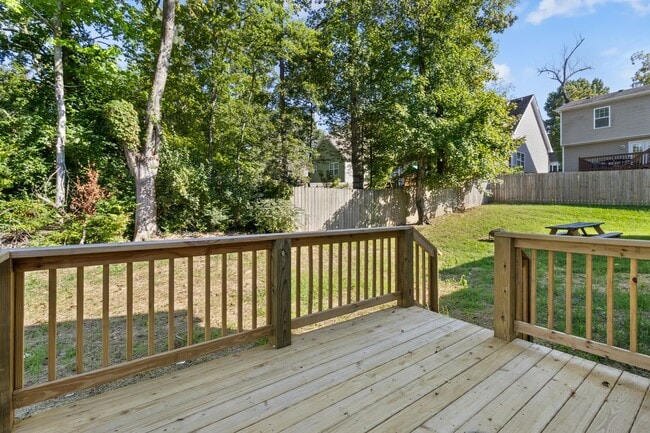 Building Photo - Close to Downtown! Home with 3 Bedrooms an...