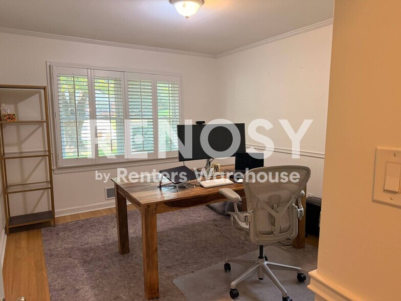 Building Photo - 1543 Knob Hill Dr NE