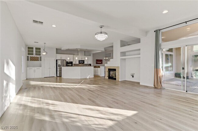 Building Photo - 7215 N Buttons Ridge Dr