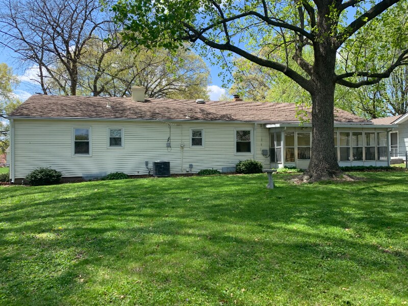 Building Photo - 4943 NE Gladstone Ave