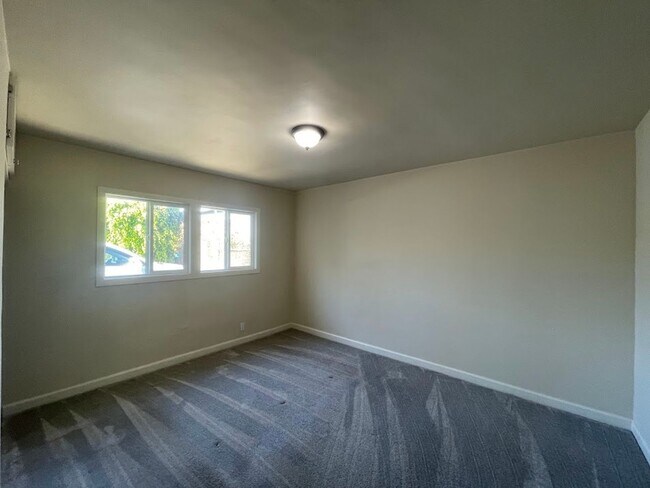 Building Photo - YUKON 13717-13719