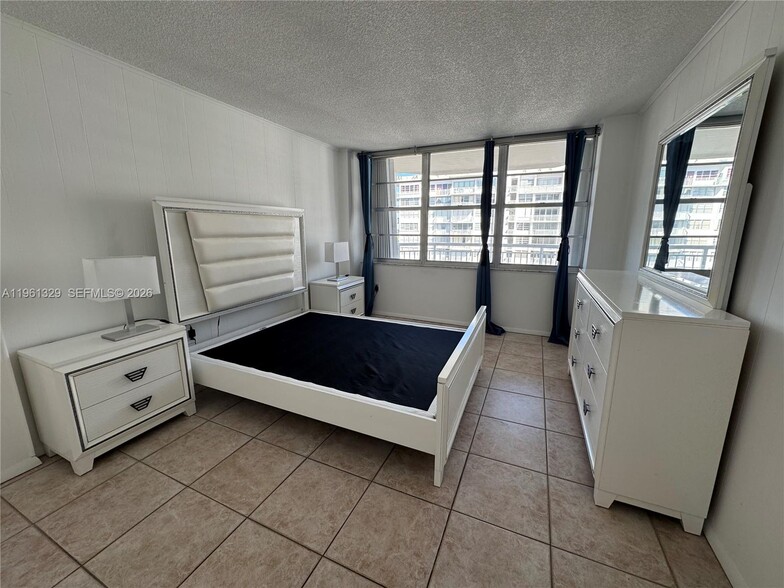 Building Photo - 18041 Biscayne Blvd