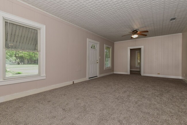 Building Photo - 3814 Roberts- House