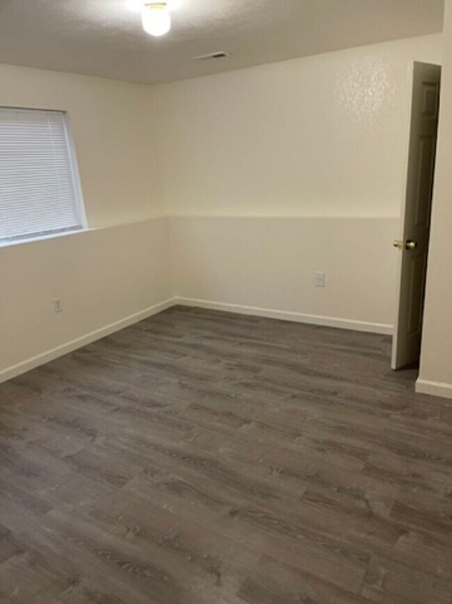 Building Photo - 4 Bedroom Duplex