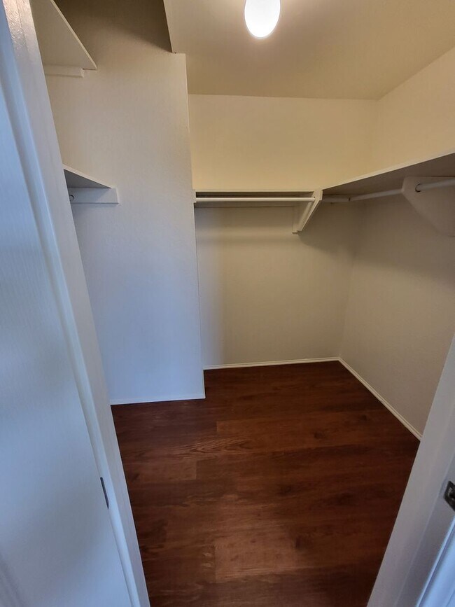 Building Photo - Central location and great price