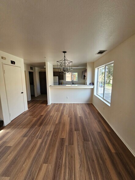 Building Photo - 1050 Harbor Heights Dr