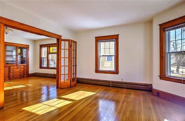 Building Photo - 910 Hope St