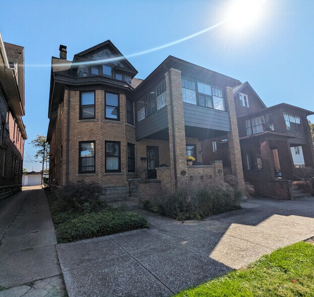 Building Photo - 353 W 10th St