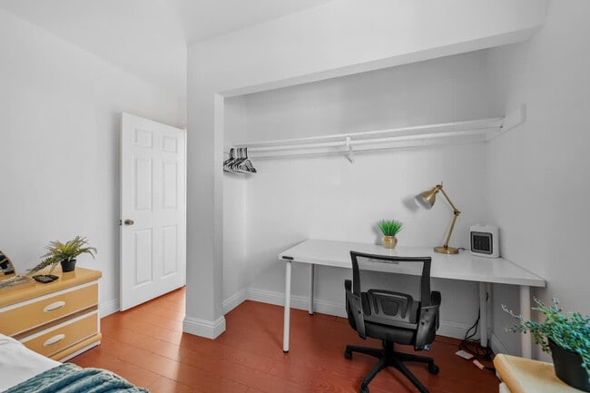 Building Photo - 2304 E 14th St