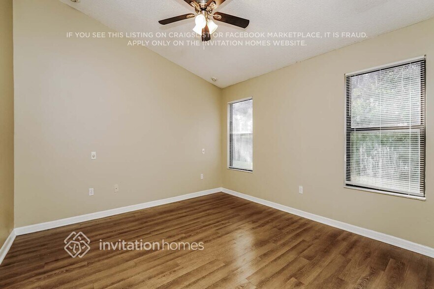 Building Photo - 653 Middlebury Loop