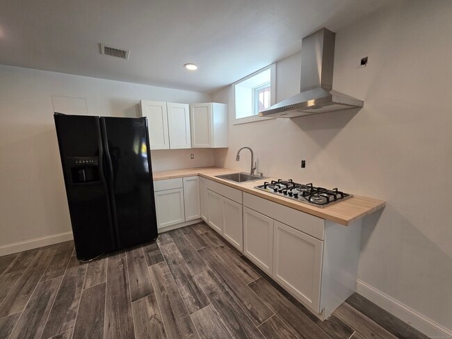 Building Photo - 1367 Reservoir Ave