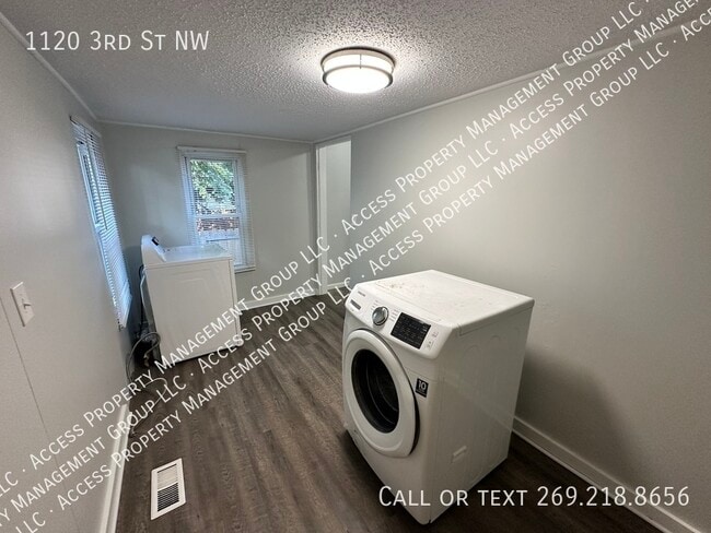 Building Photo - 1120 3rd St NW
