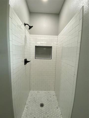 Building Photo - 1004 W Hanna St