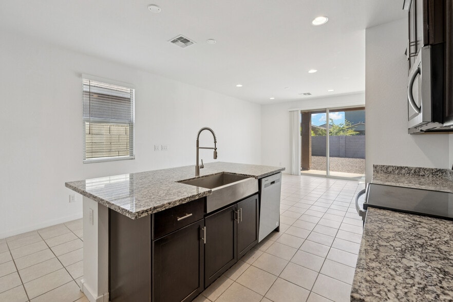 Building Photo - 4325 W Allen St